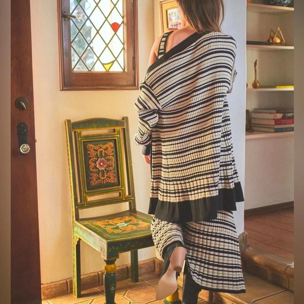 The Odells Viviana Set Sweater Tank Dress (small) cardigan (medium) - Picture 7 of 7